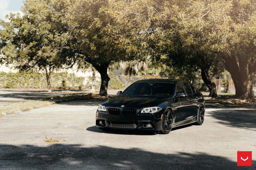  BMW 535i Sedan on Vossen Wheels (HF-1) 2019 года  (фото 6 из 13)